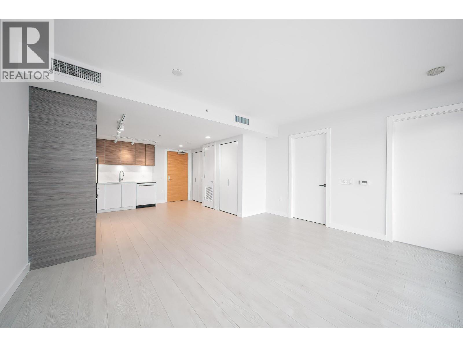 1603 6833 Buswell Street Property Photo 10
