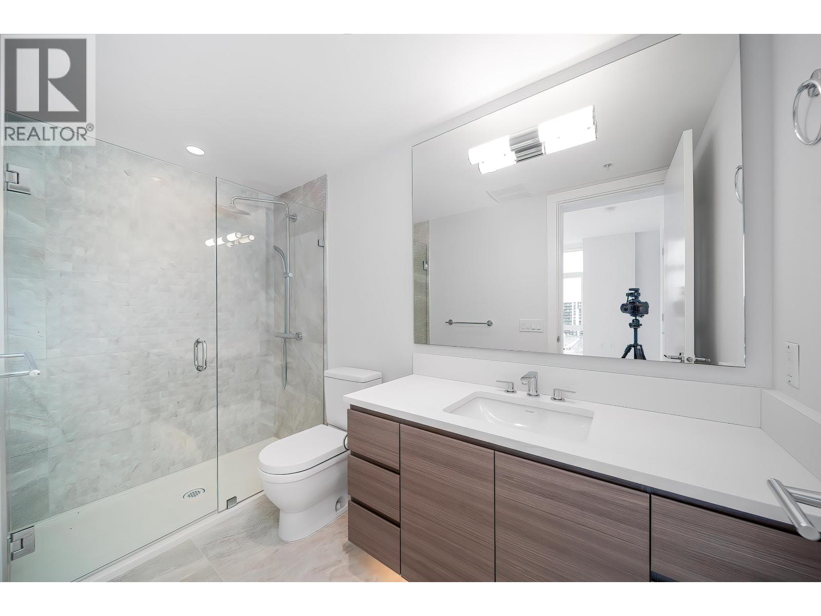 1603 6833 Buswell Street Property Photo 13