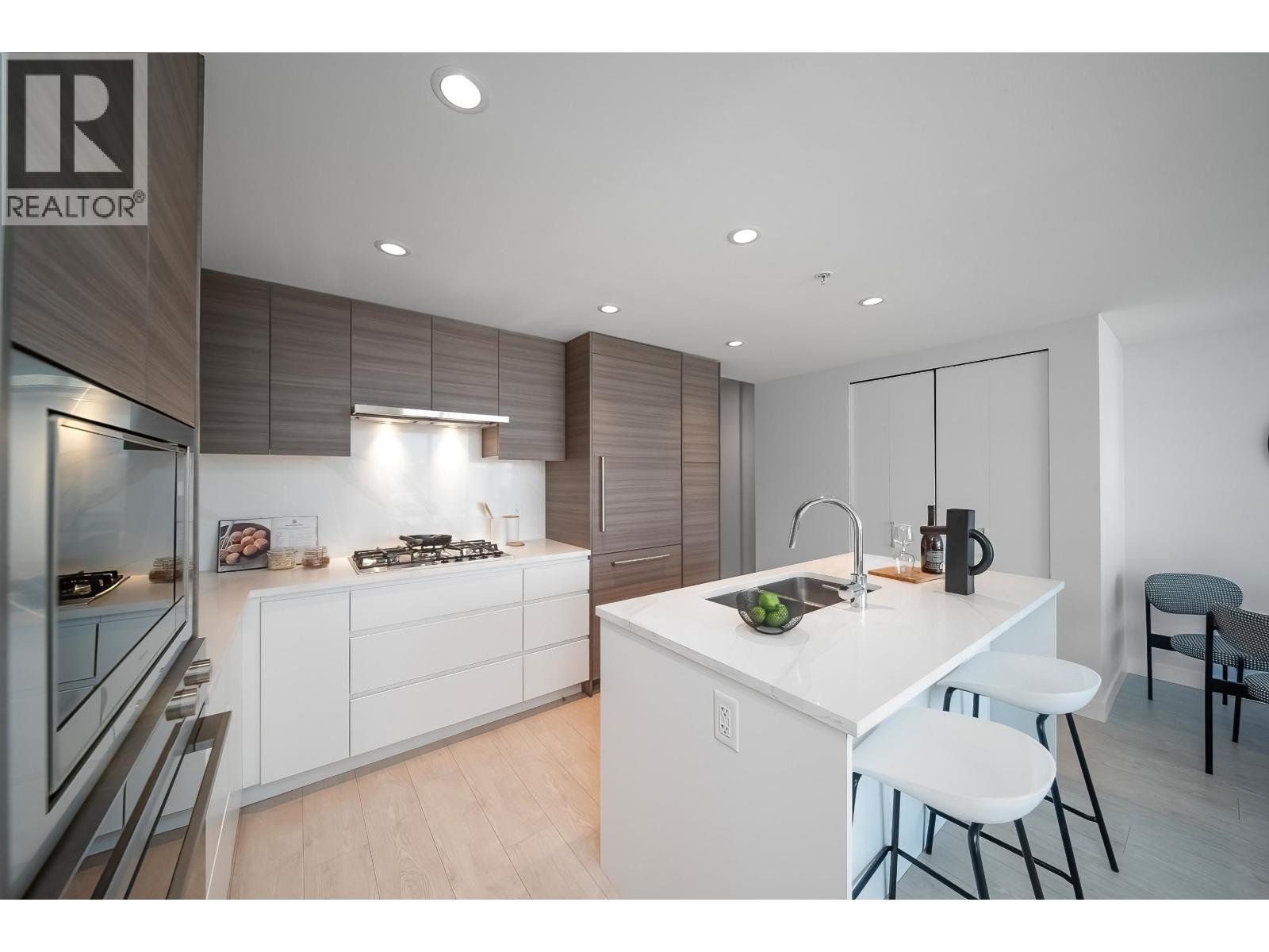1706 6833 Buswell Street Property Photo 8