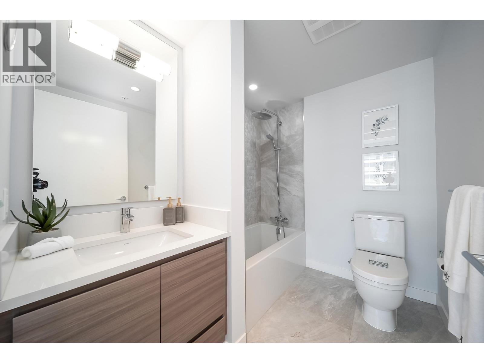 1706 6833 Buswell Street Property Photo 18