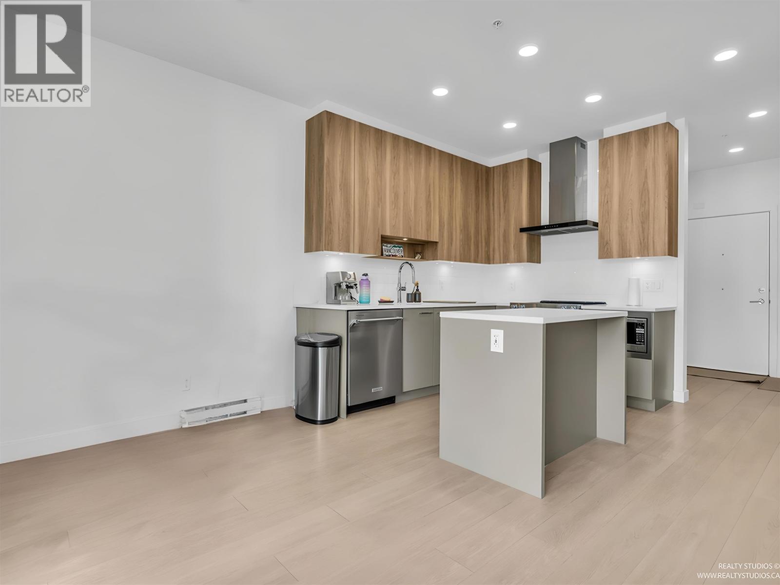 307 7599 15 Street Property Photo 10
