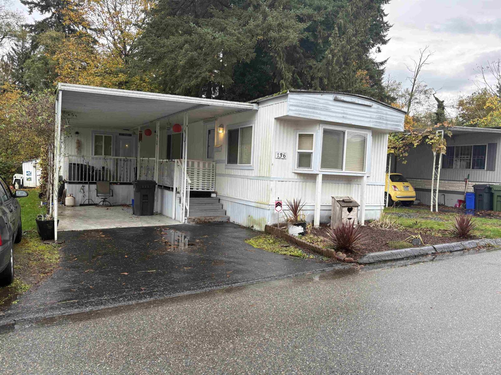 136 7790 King George Boulevard Property Photo 1