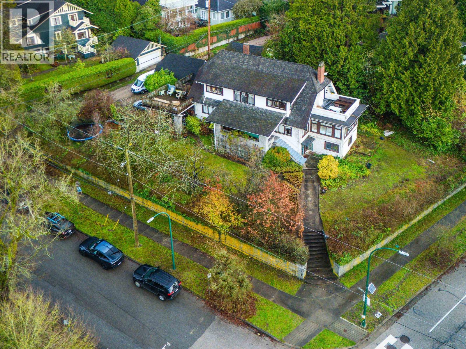 1989 W KING EDWARD AVENUE