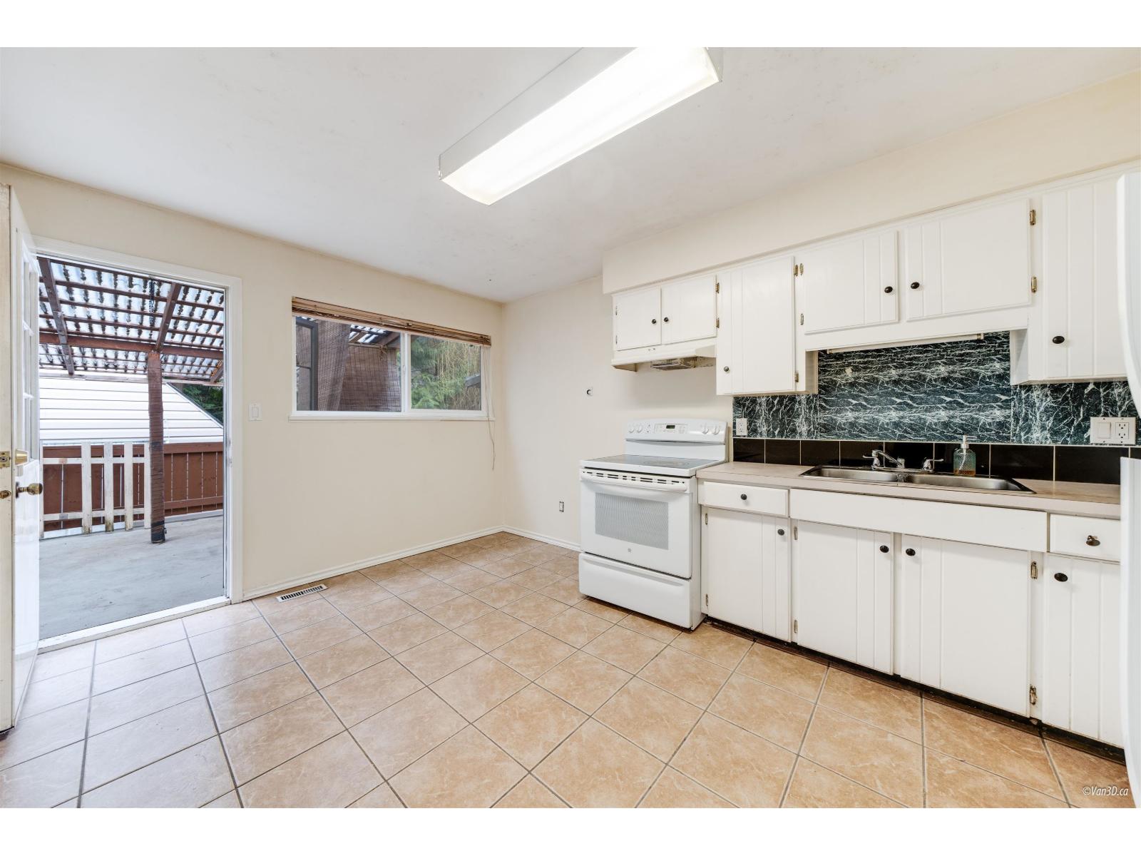 9687 131 Street Property Photo 7