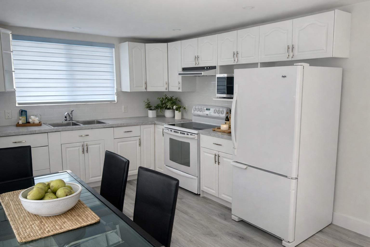 9 3031 200 Street Property Photo 6