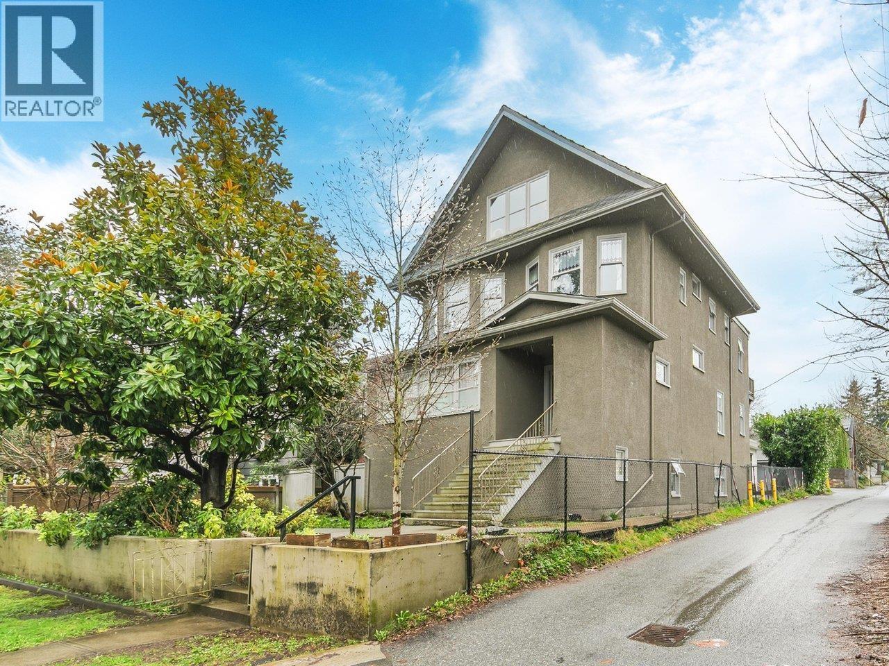 482 W 17TH AVENUE