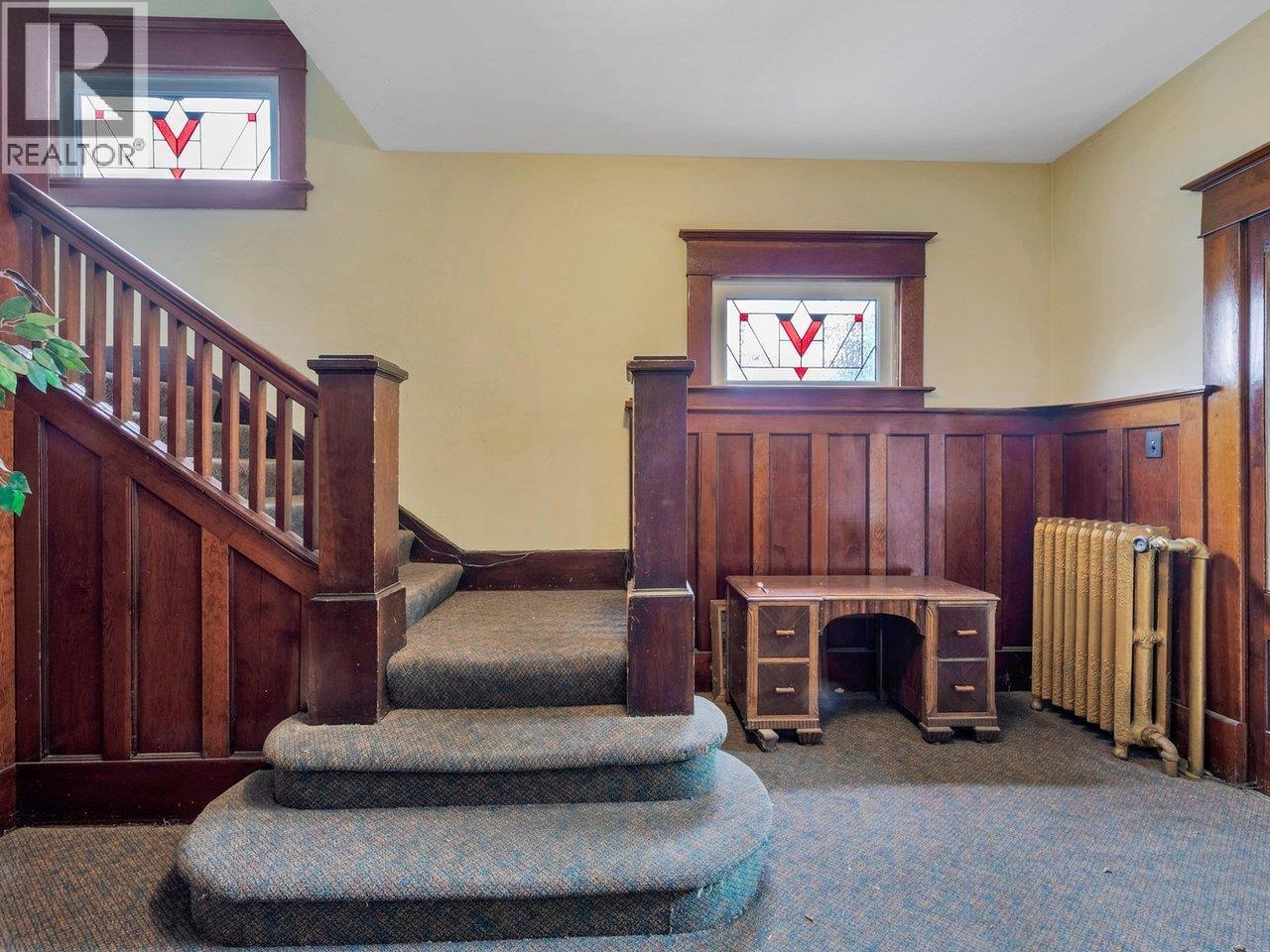 482 W 17th Avenue Property Photo 3