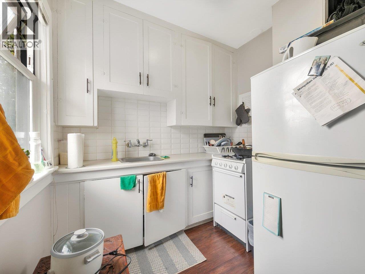 482 W 17th Avenue Property Photo 18