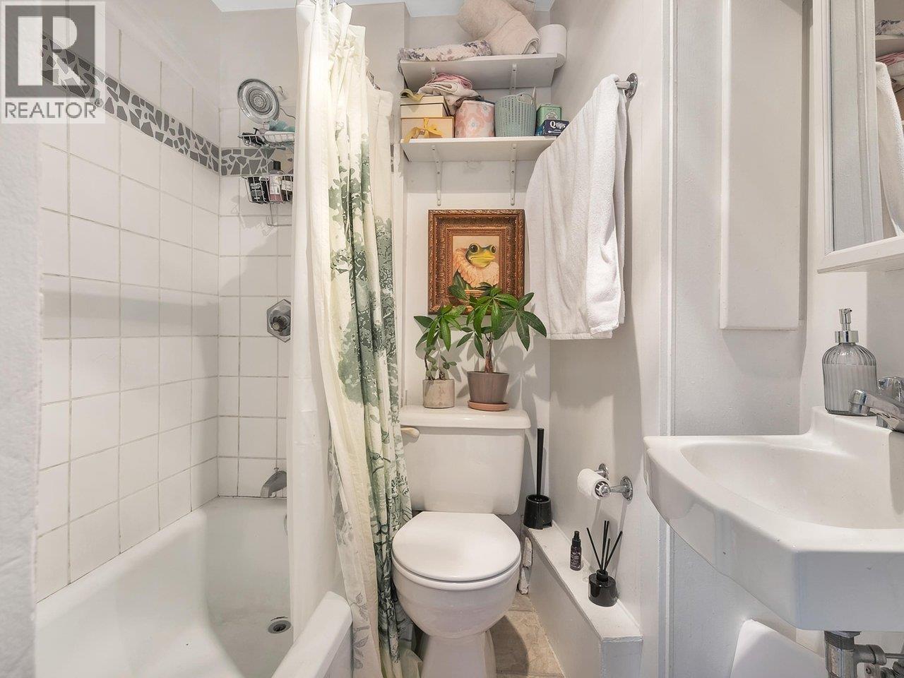 482 W 17th Avenue Property Photo 23