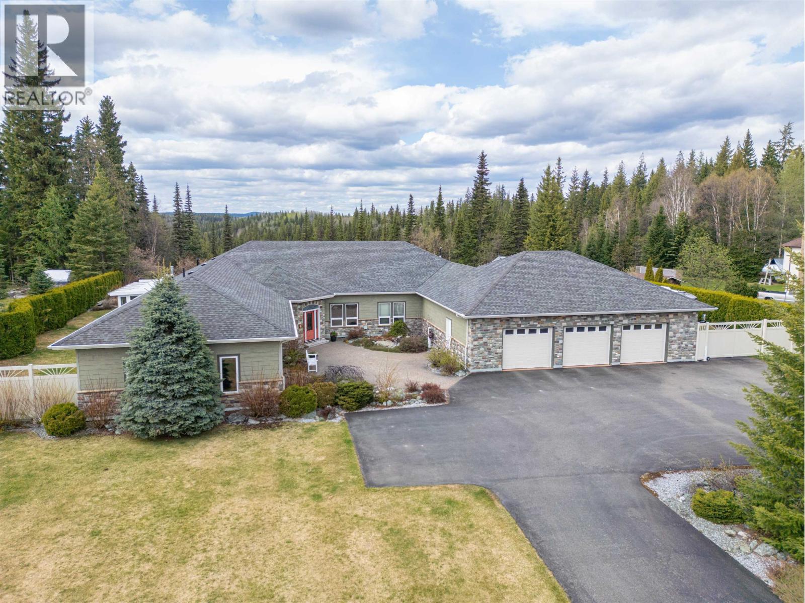 7003 VALLEYVIEW DRIVE