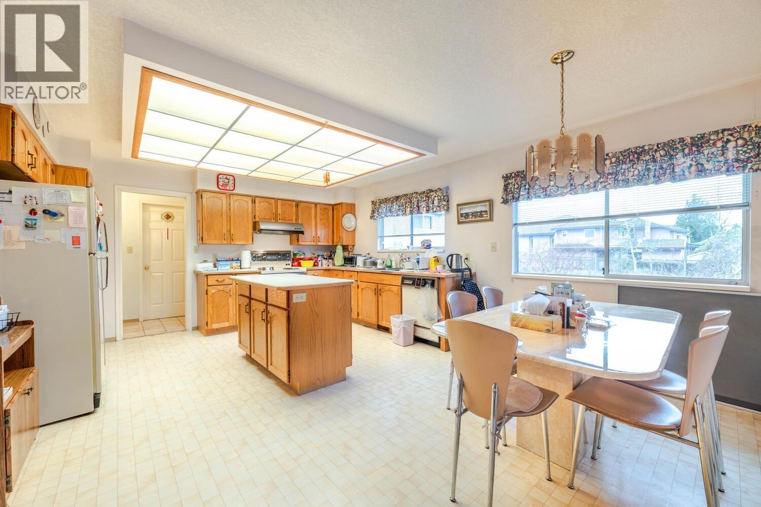7660 Bridge Street Property Photo 10