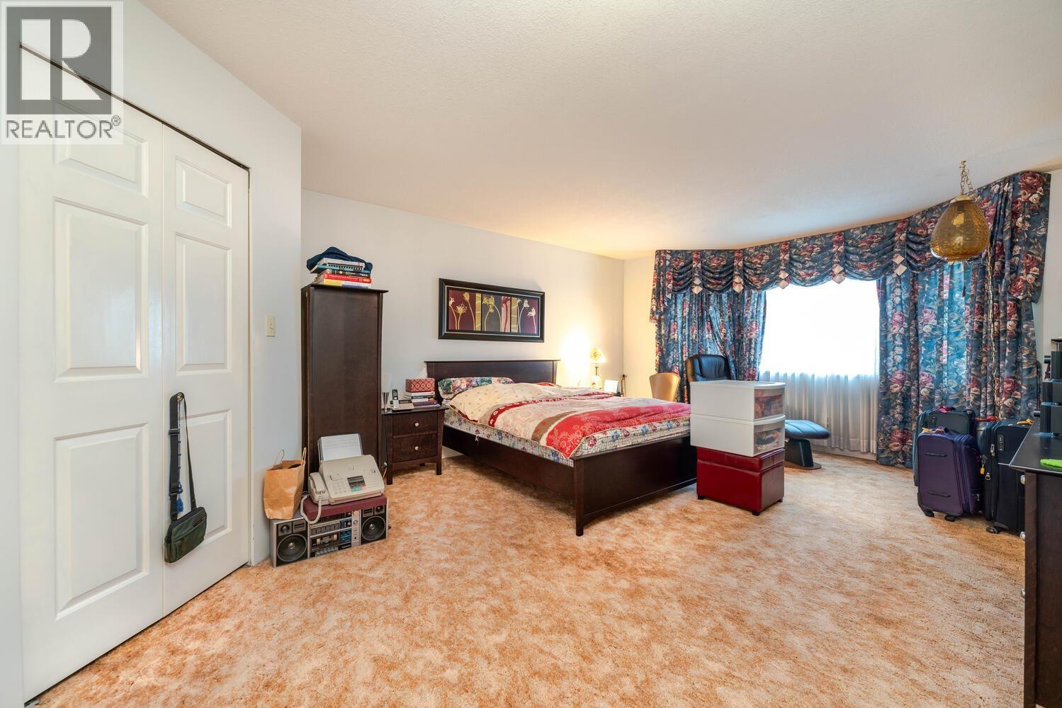 7660 Bridge Street Property Photo 14