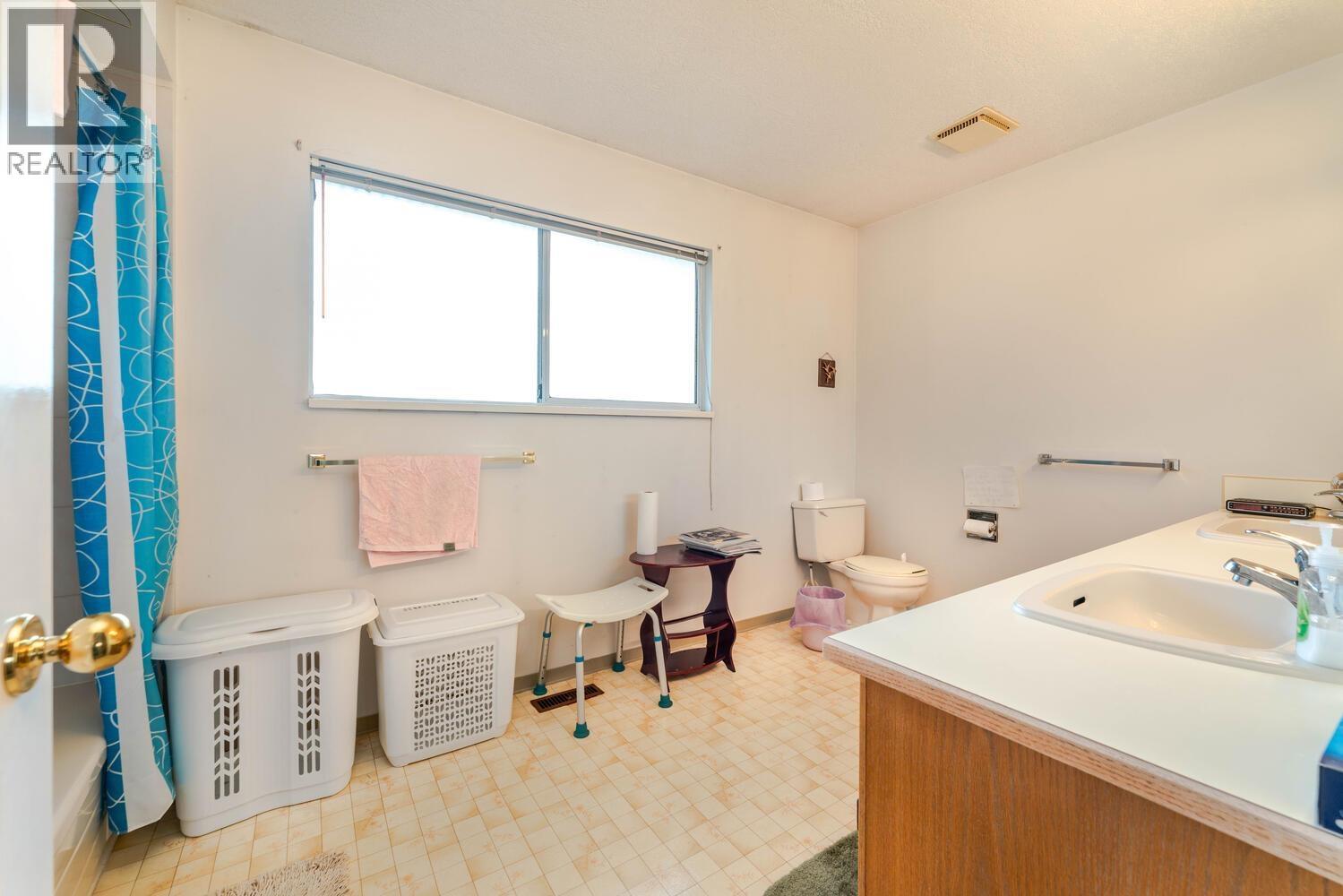 7660 Bridge Street Property Photo 20