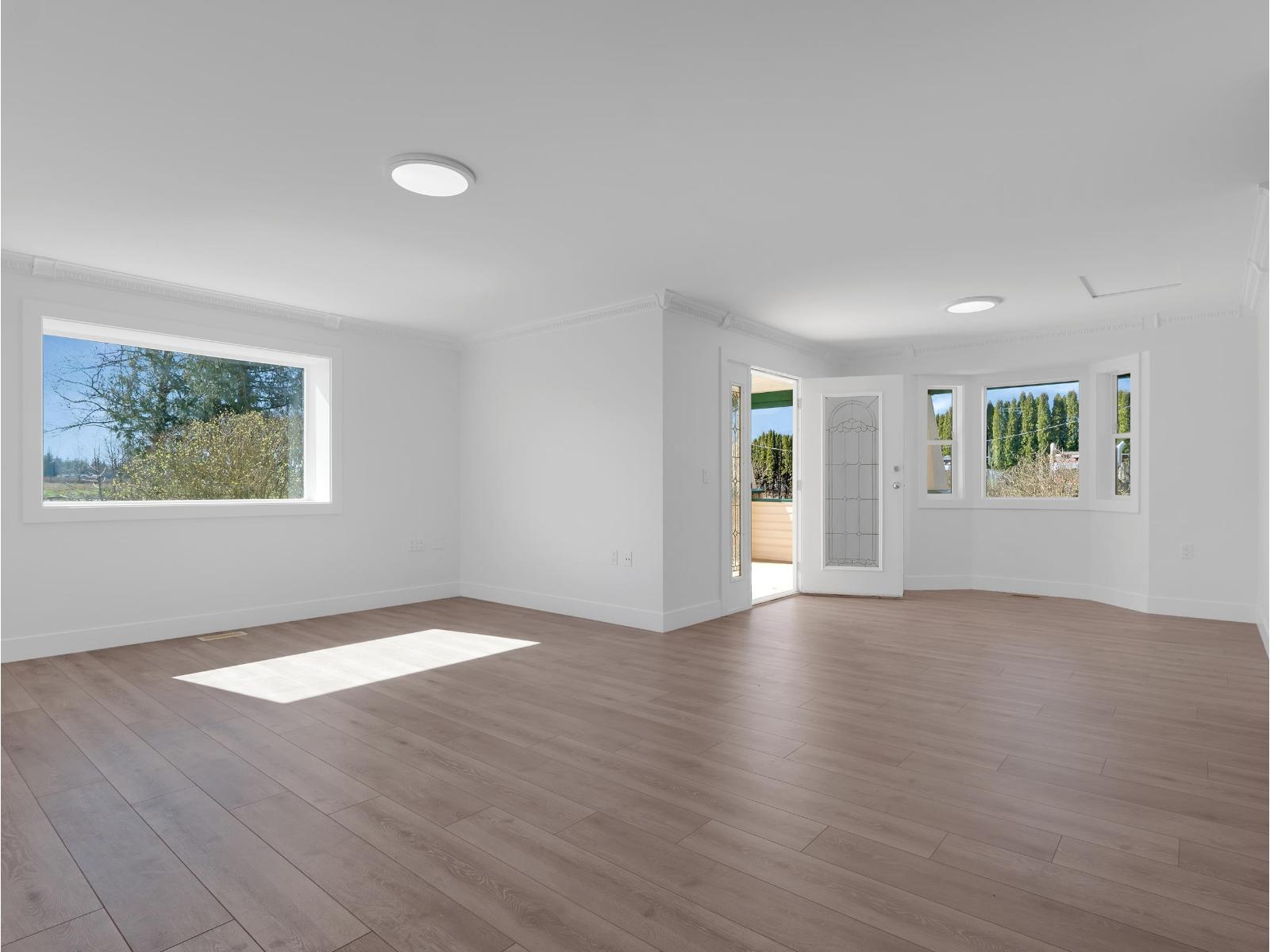 27550 48 Avenue Property Photo 6