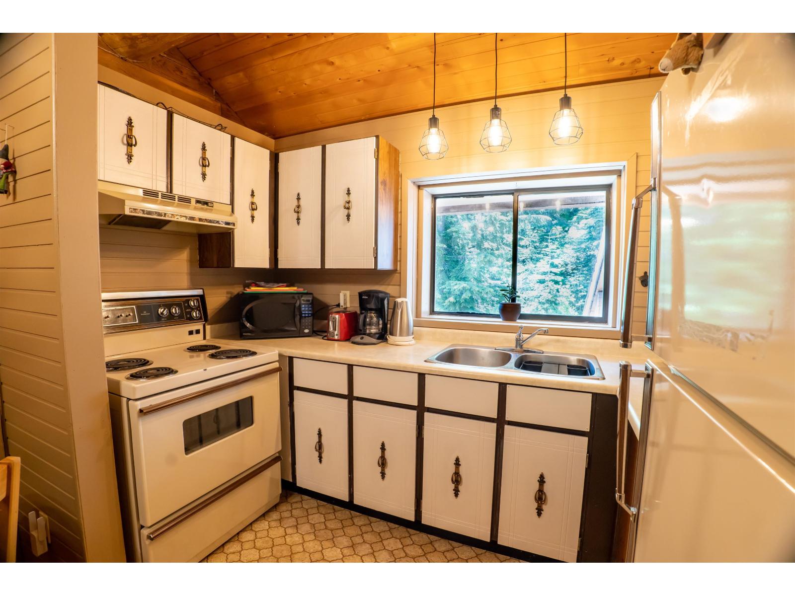 4 20649 Edelweiss Drive Property Photo 11