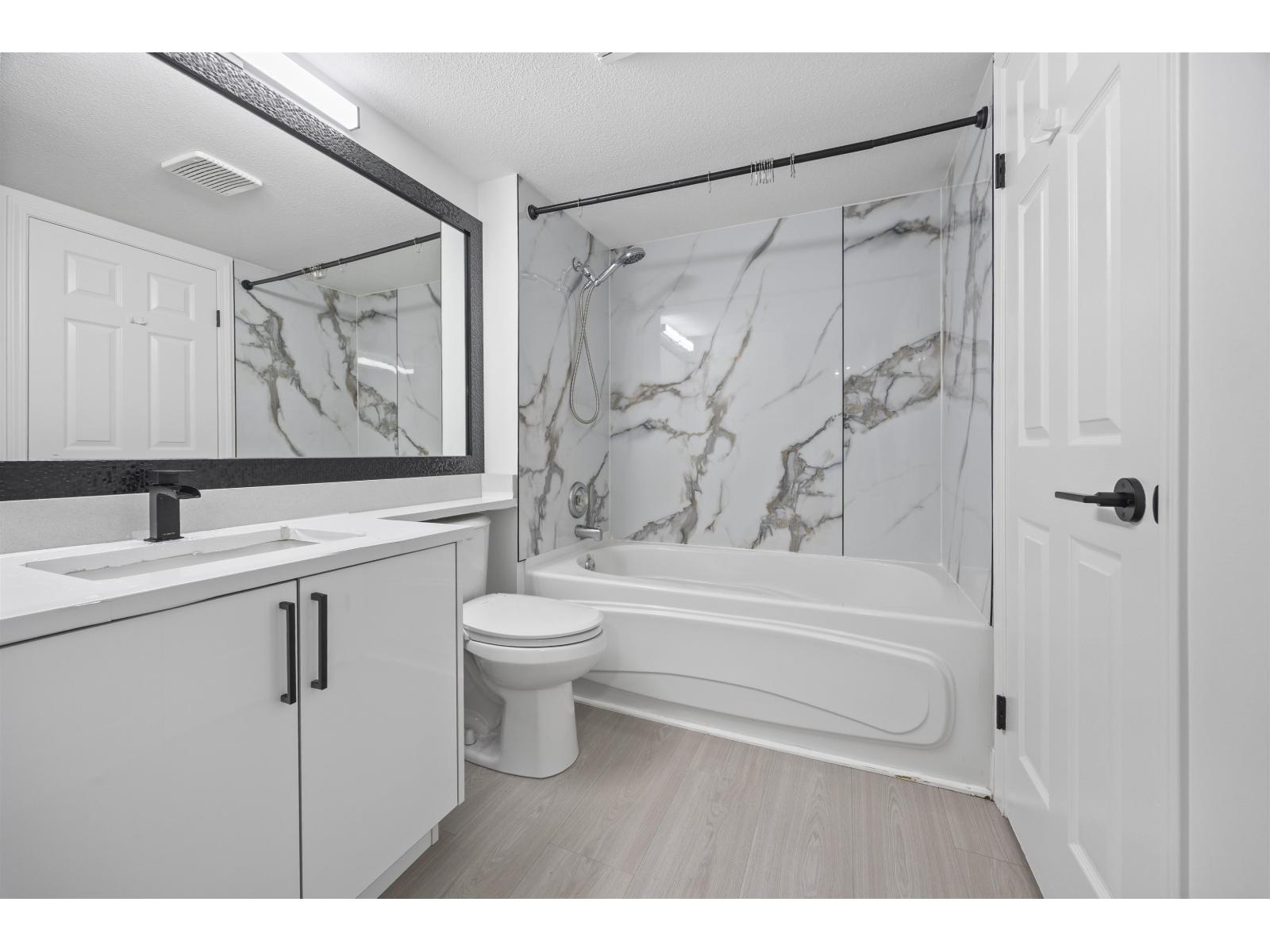 218 15268 105 Avenue Property Photo 3