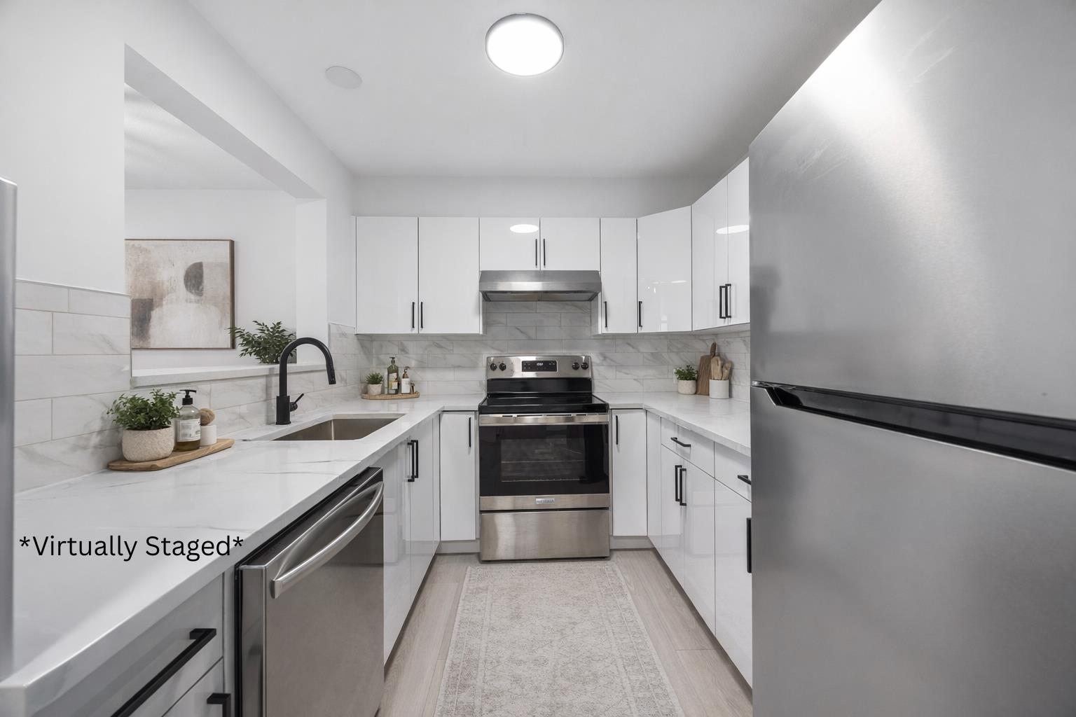 218 15268 105 Avenue Property Photo 5
