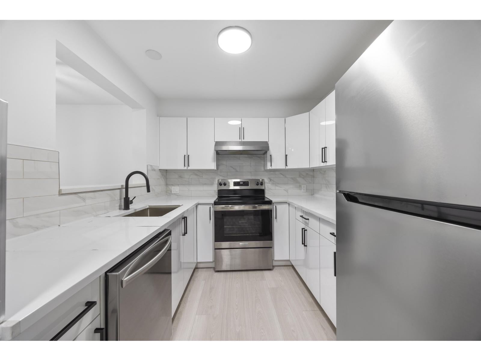 218 15268 105 Avenue Property Photo 16