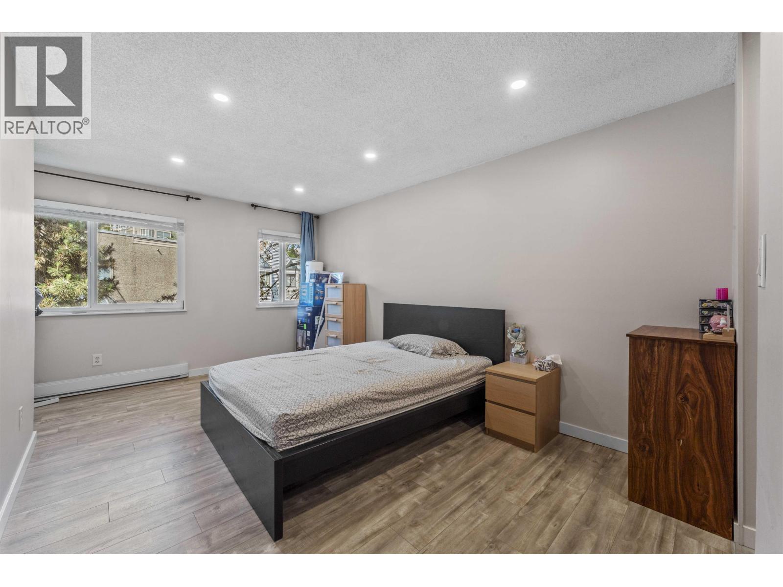 508 9890 Manchester Drive Property Photo 3