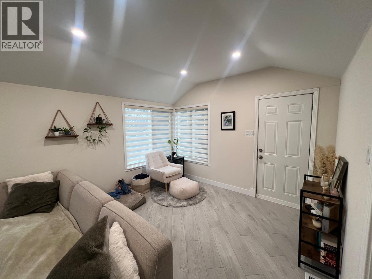 560 Springer Avenue Property Photo 2