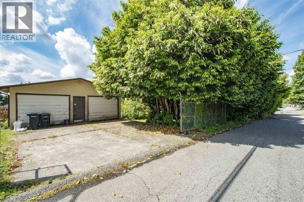 560 Springer Avenue Property Photo 17