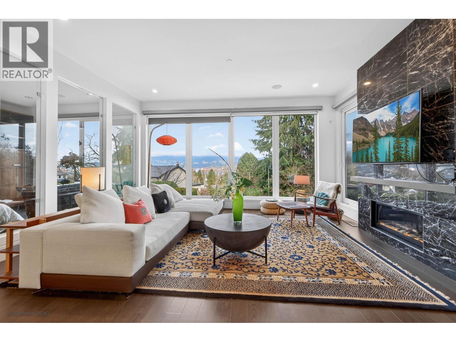 4350 Locarno Crescent Property Photo 3