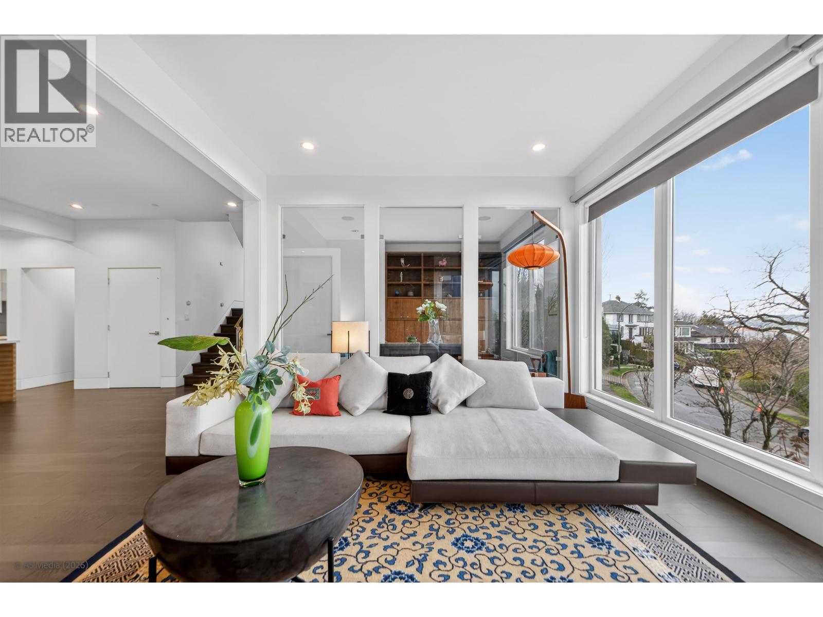4350 Locarno Crescent Property Photo 6