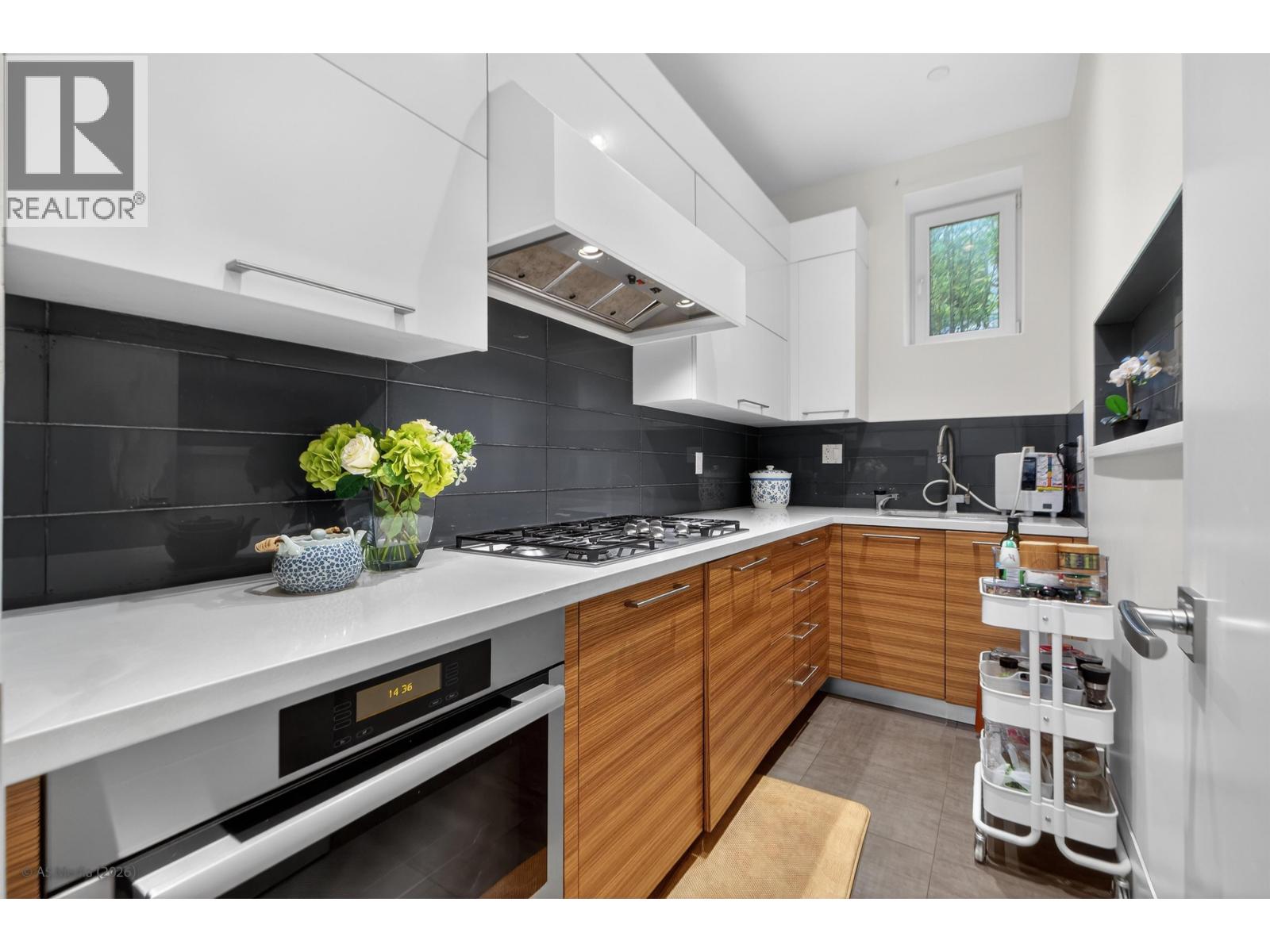 4350 Locarno Crescent Property Photo 10