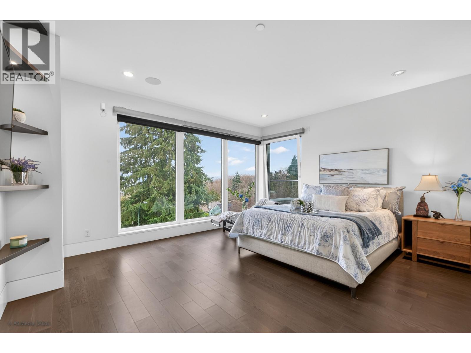 4350 Locarno Crescent Property Photo 14