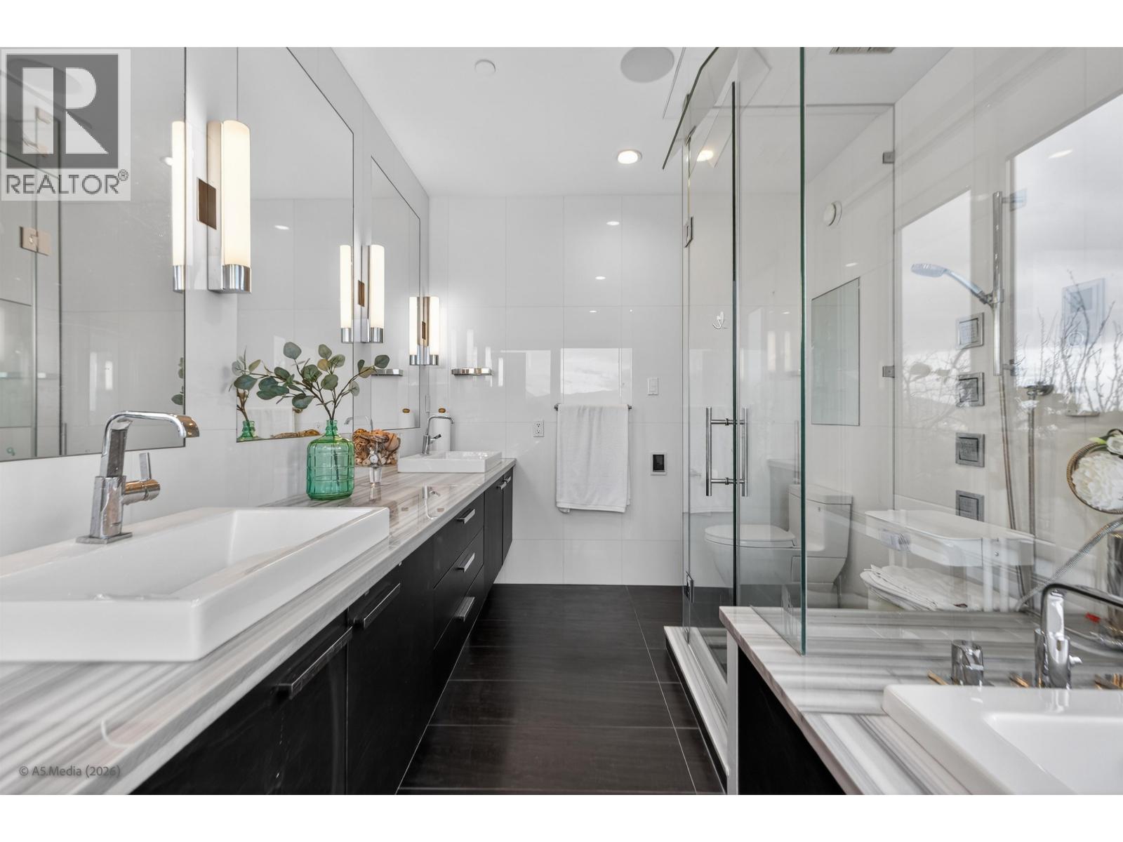 4350 Locarno Crescent Property Photo 15