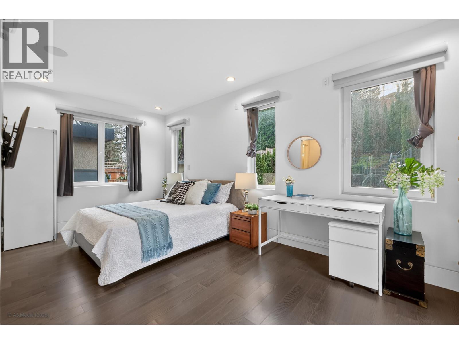 4350 Locarno Crescent Property Photo 17
