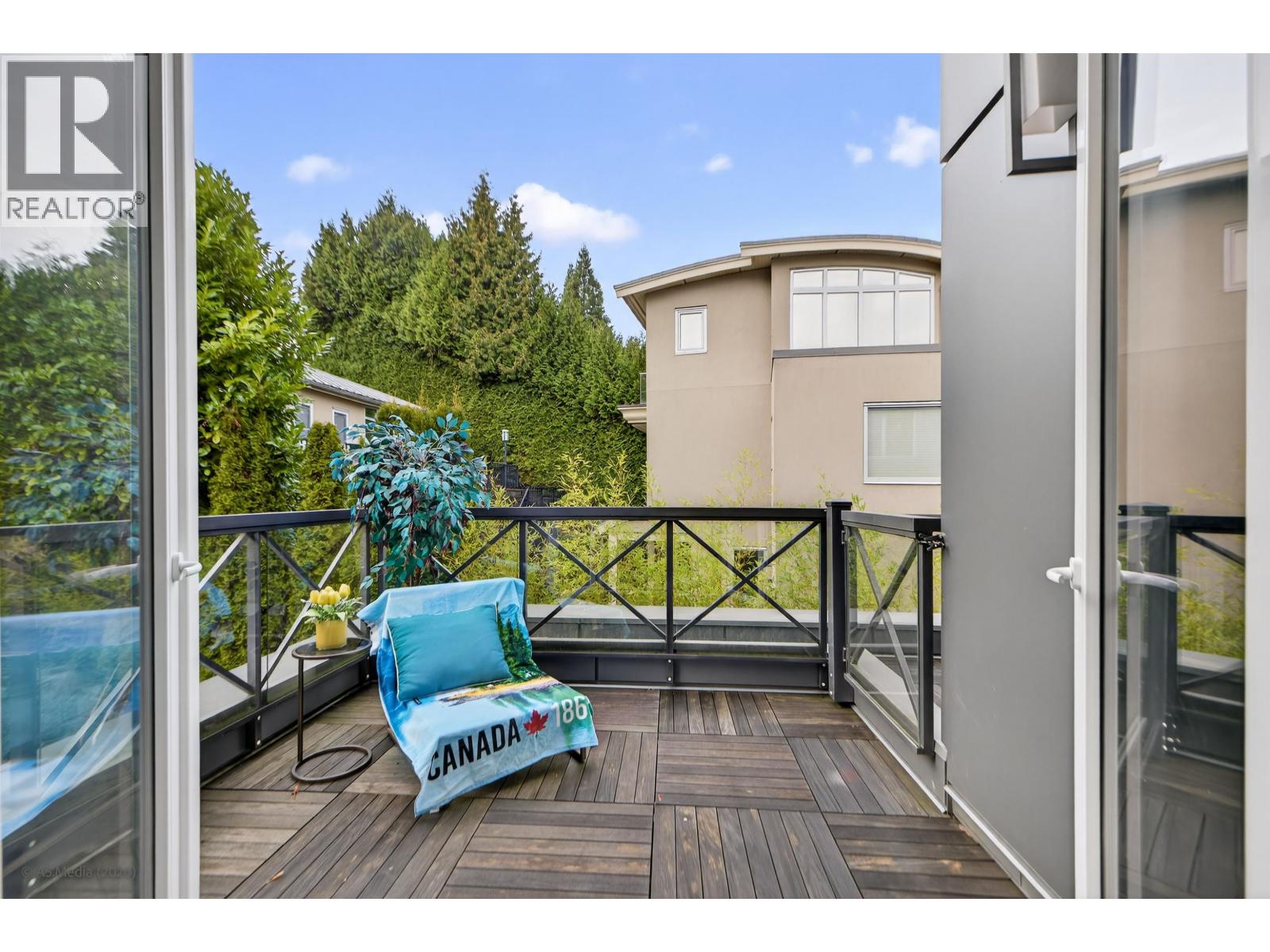 4350 Locarno Crescent Property Photo 19