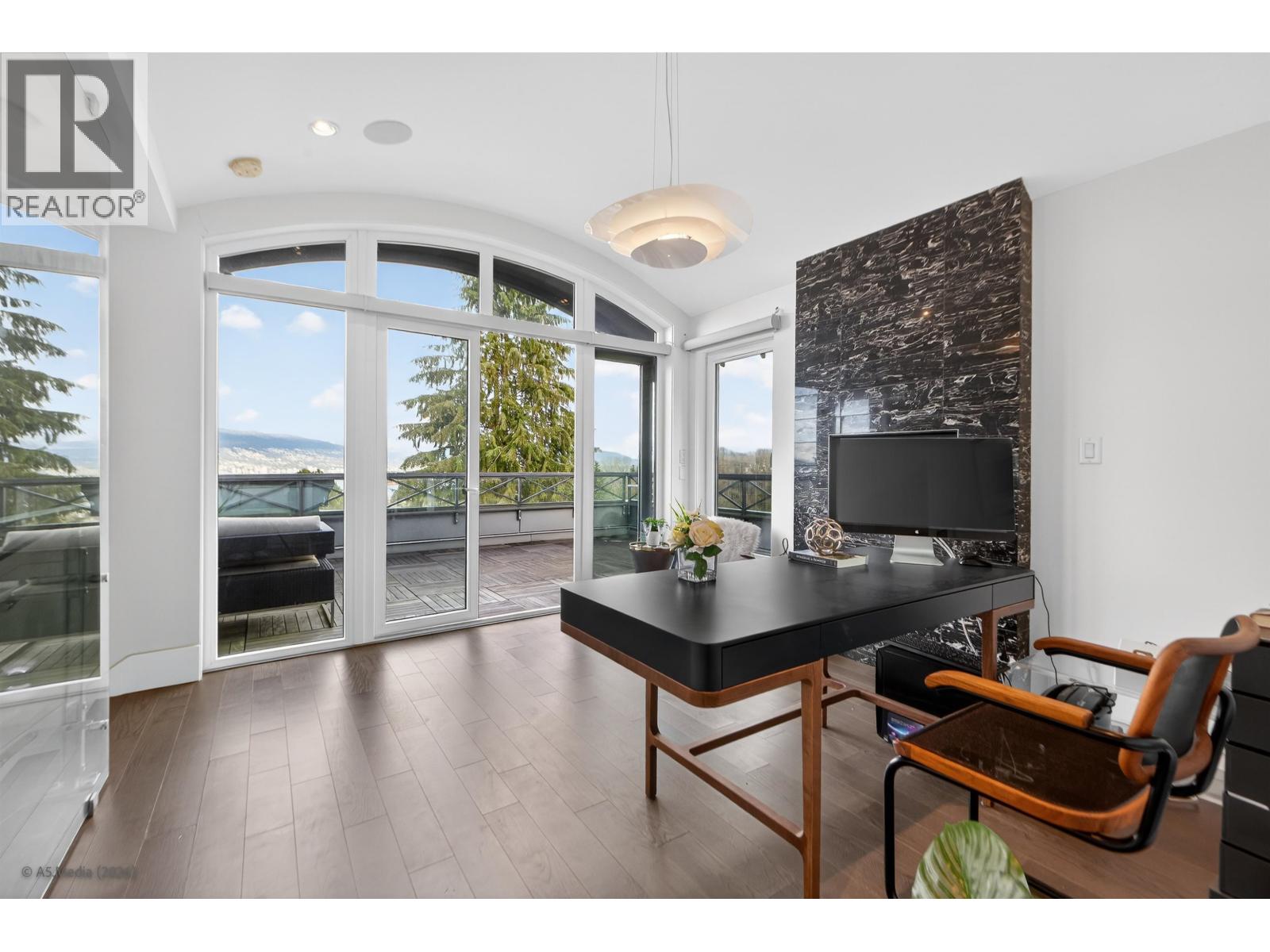 4350 Locarno Crescent Property Photo 20