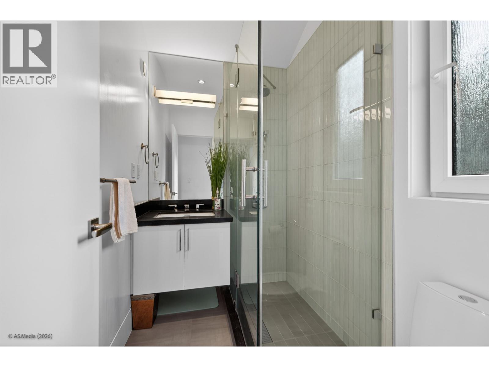 4350 Locarno Crescent Property Photo 22
