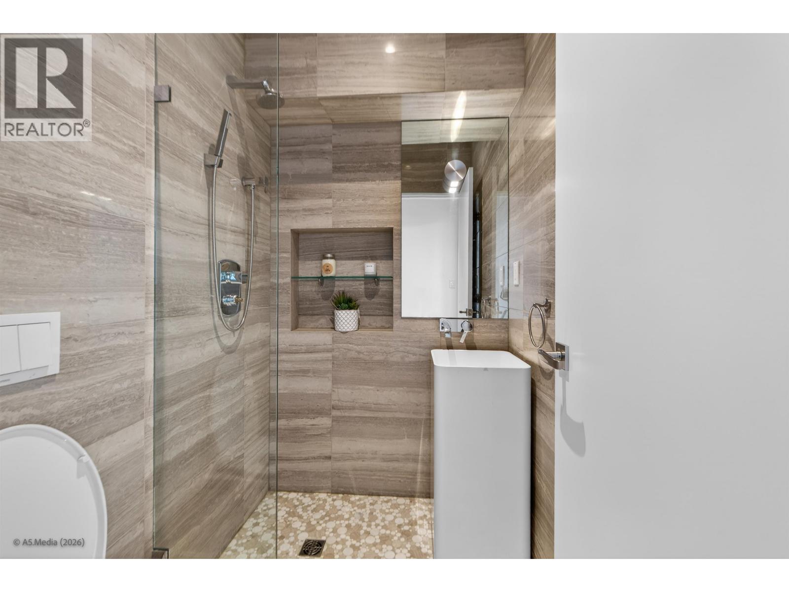 4350 Locarno Crescent Property Photo 26