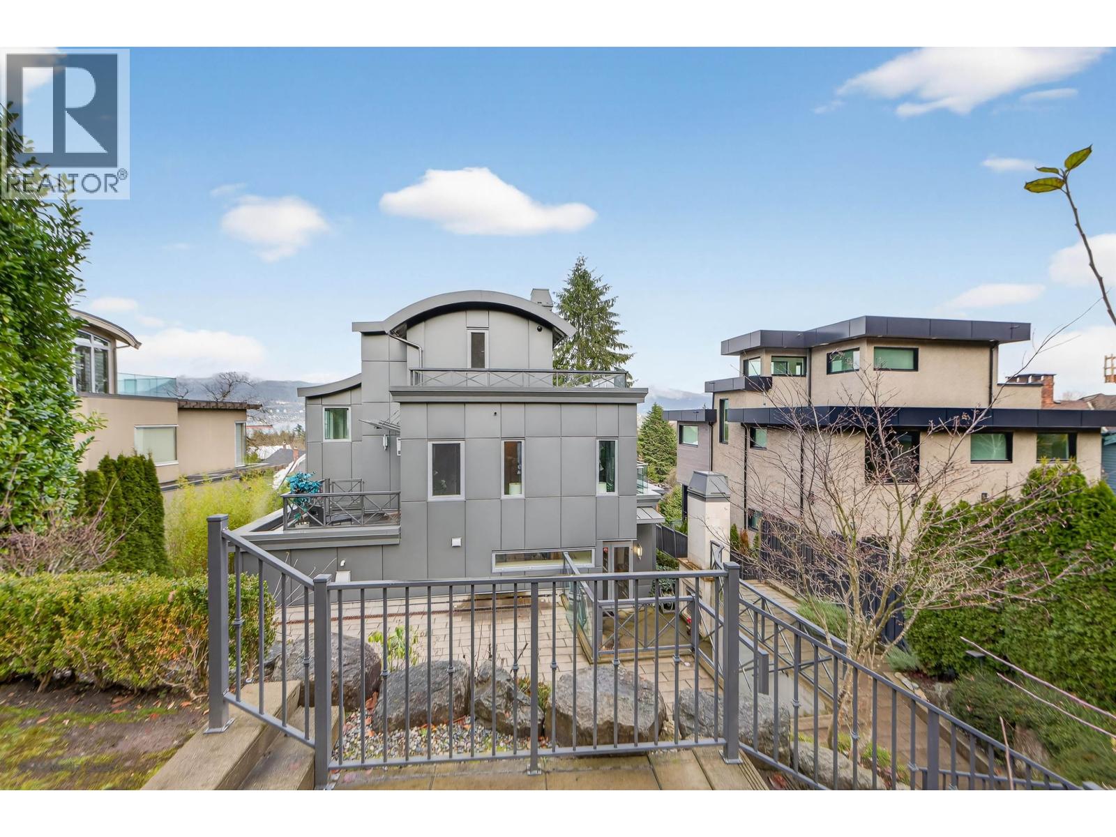 4350 Locarno Crescent Property Photo 28