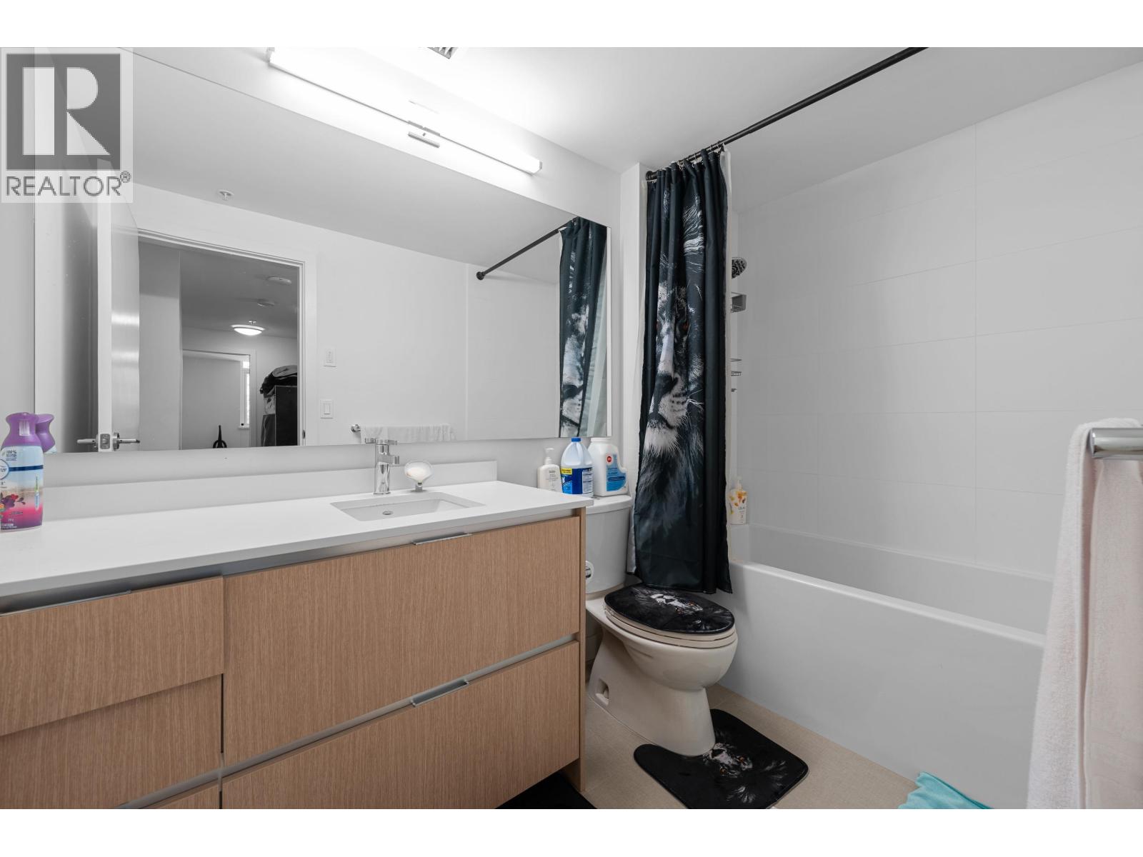 8980 University Crescent Property Photo 24