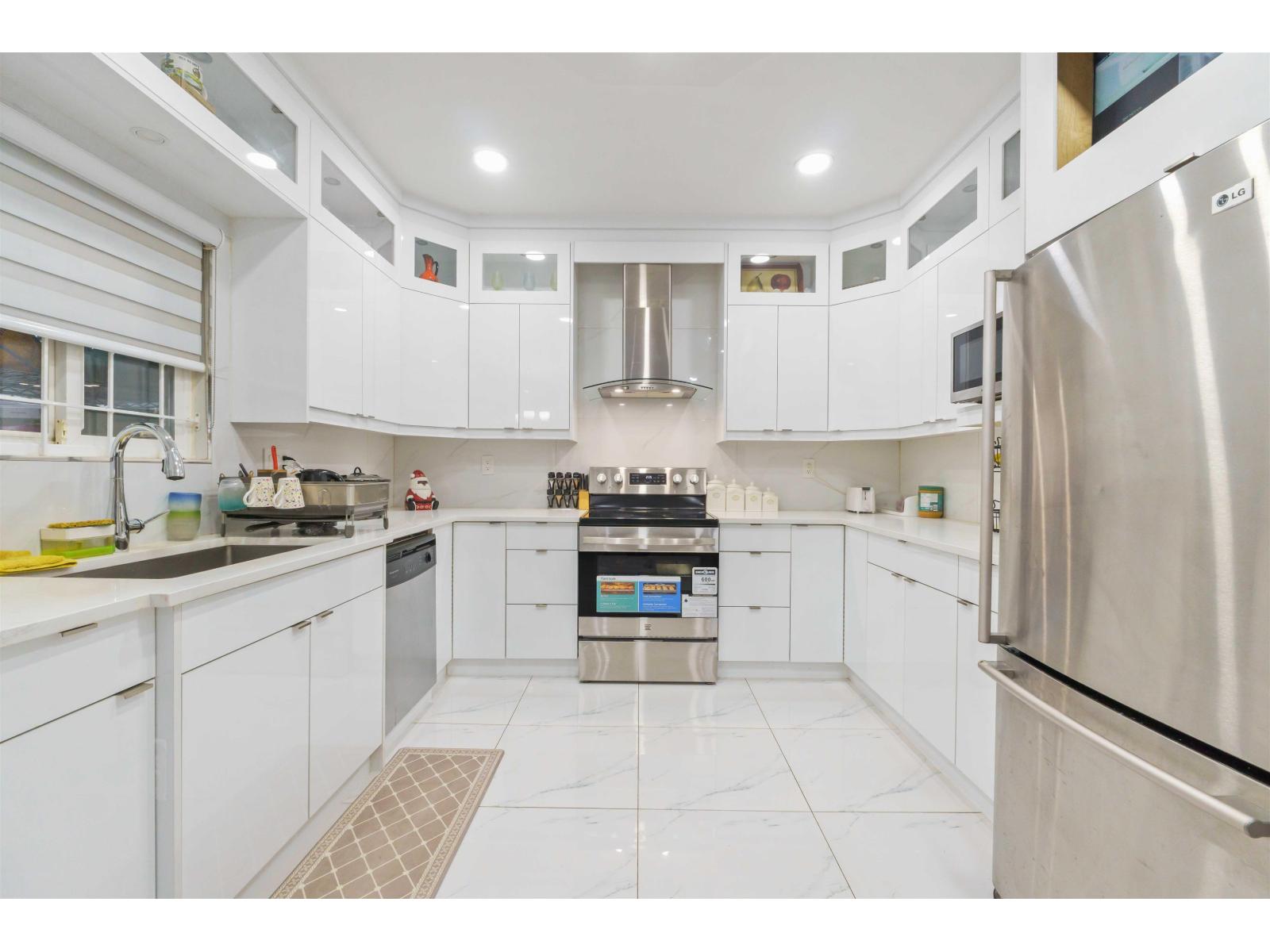 6168 126 Street Property Photo 9