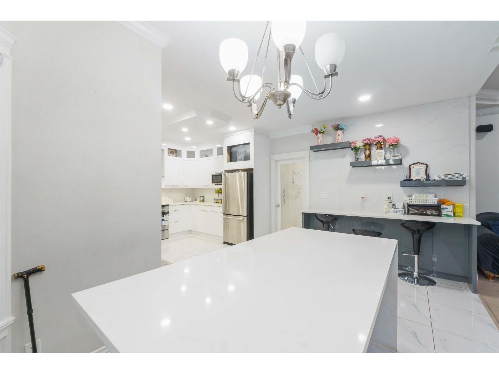 6168 126 Street Property Photo 10