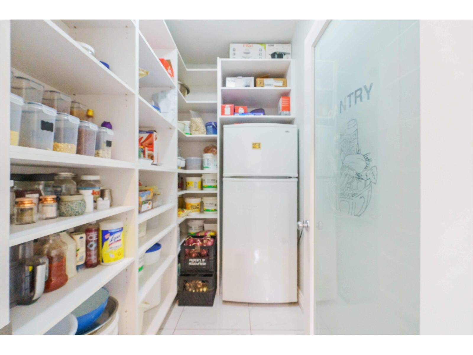 6168 126 Street Property Photo 11