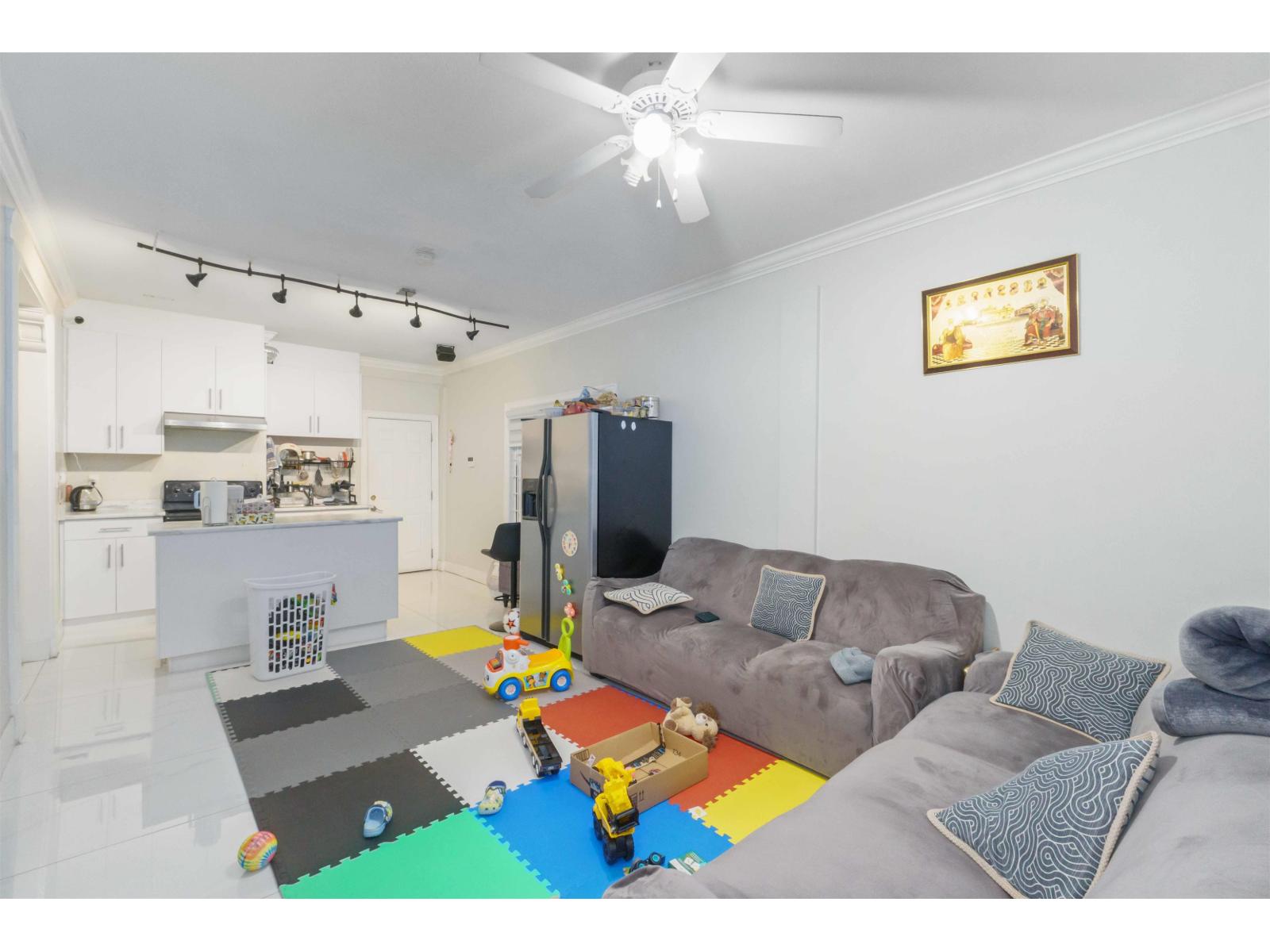 6168 126 Street Property Photo 24