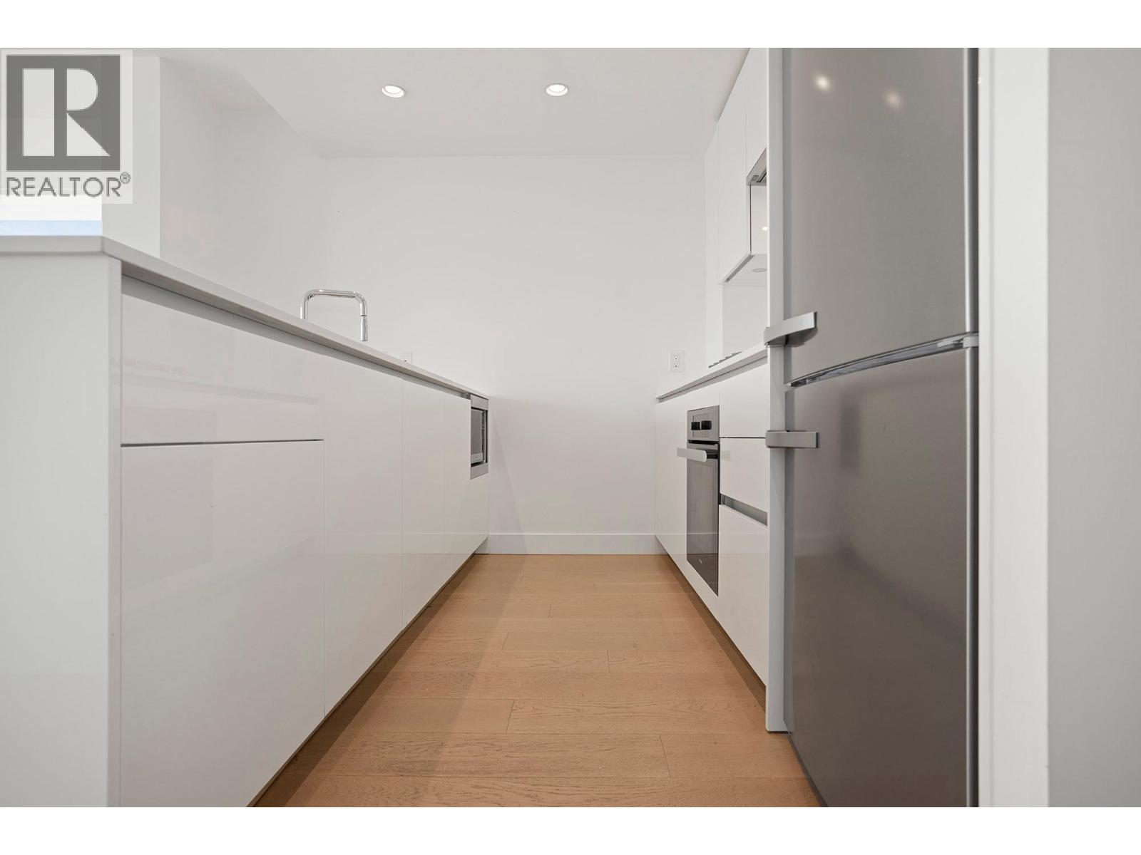 703 5788 Gilbert Road Property Photo 3