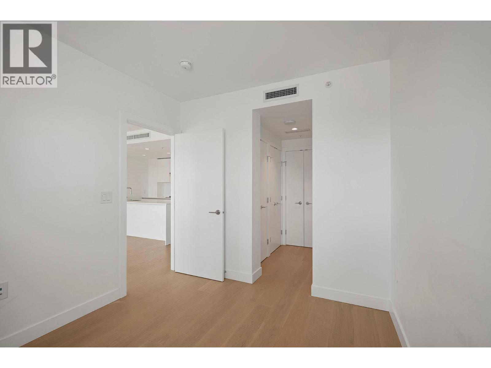 703 5788 Gilbert Road Property Photo 10