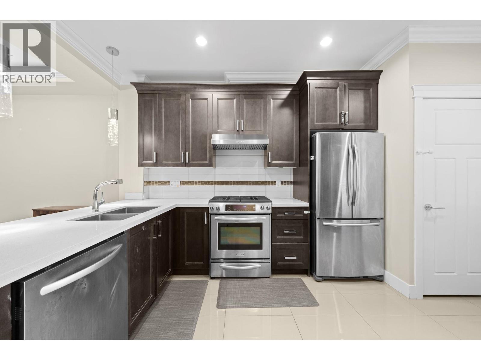 19 6033 Williams Road Property Photo 9
