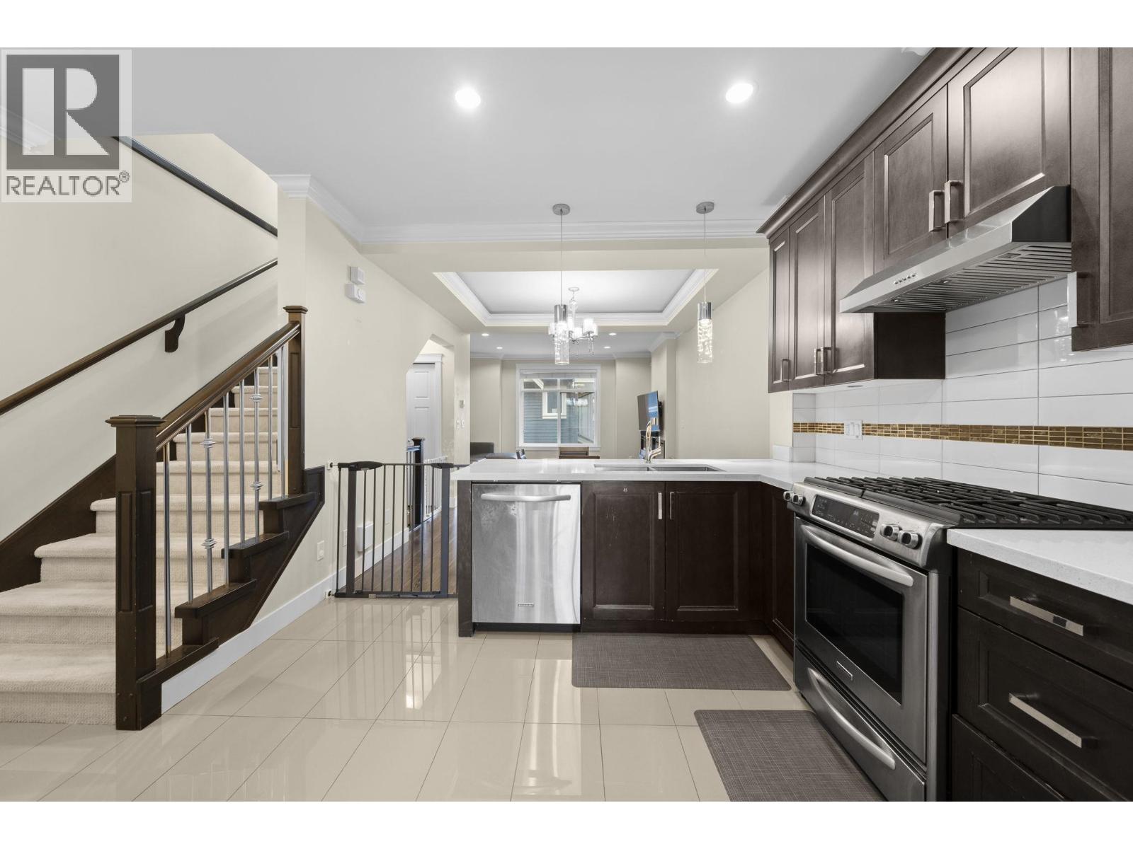 19 6033 Williams Road Property Photo 10