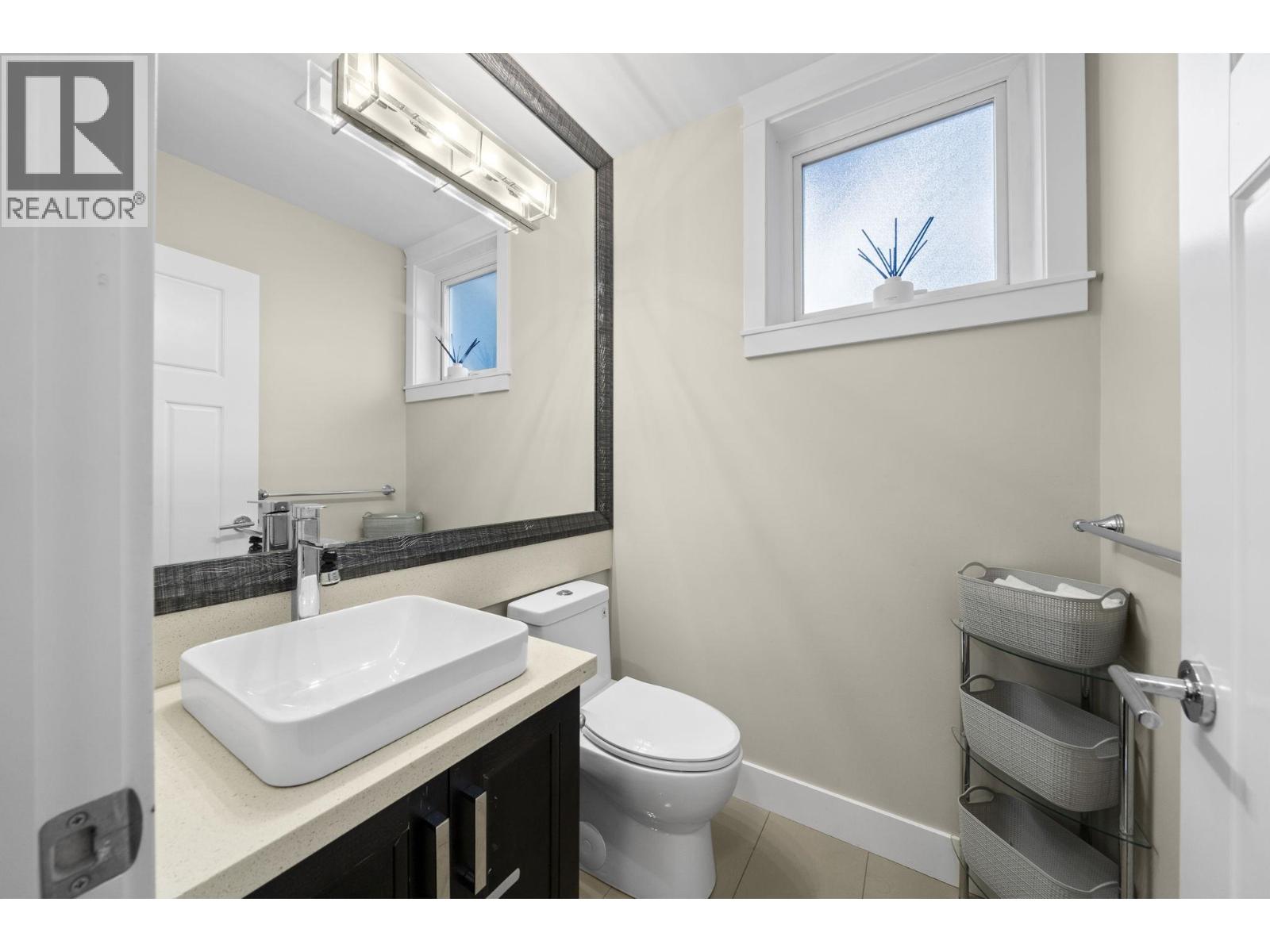 19 6033 Williams Road Property Photo 13