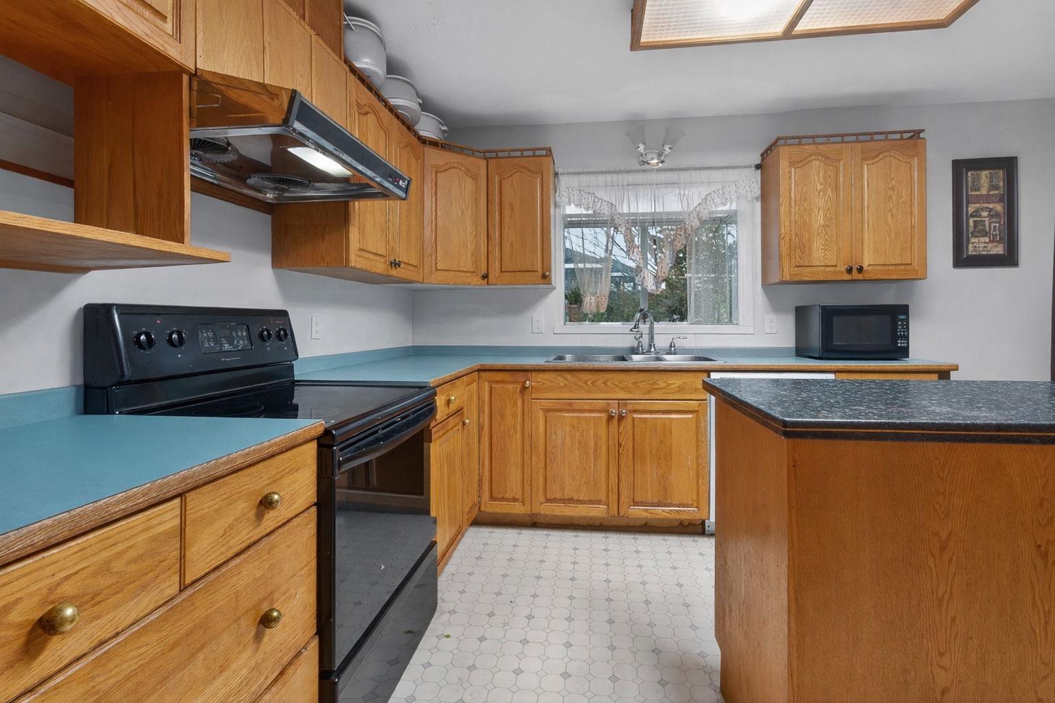 7903 164 Street Property Photo 6