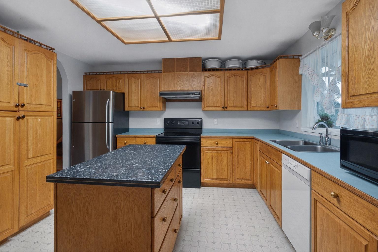 7903 164 Street Property Photo 7