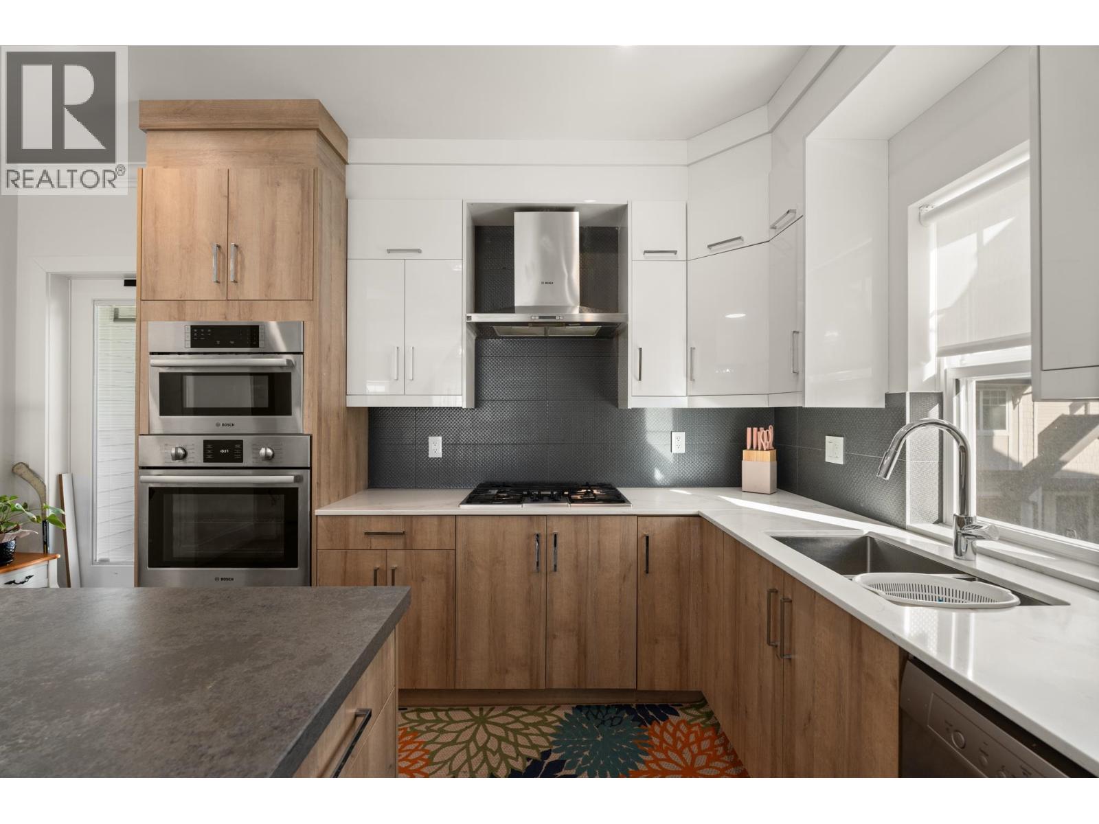 8 9219 Williams Road Property Photo 12