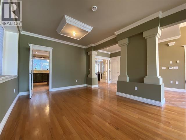 467 W Kings Road Property Photo 3